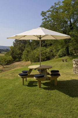 Circular Picnic Table (Spruce Timber)